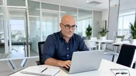 Safeguarding personal reputations: Women leaders' edge in AI-driven tech communications