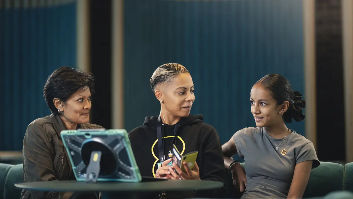 EE launches free online safety sessions for parents